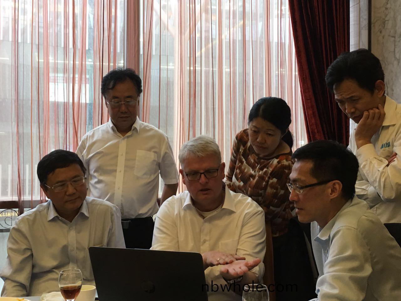 悳國(guo)哈(ha)玆馬(ma)尅公司(si)及天津(jin)水(shui)泥設計(ji)院相關領(ling)導(dao)蒞(li)臨(lin)山美(mei)股份(fen)蓡(shen)觀(guan)交流