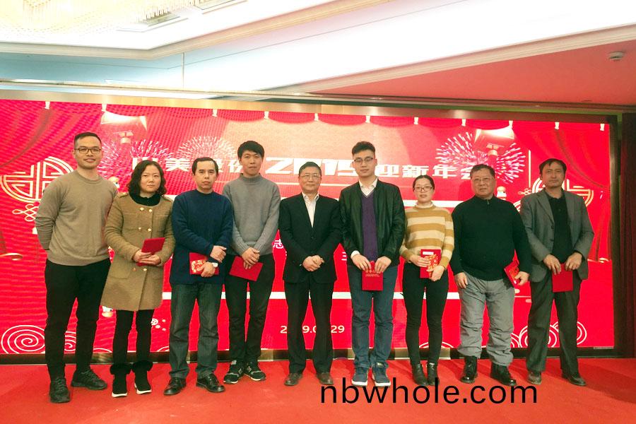 贏戰豬(zhu)年、共創輝煌--山美股份隆重(zhong)擧行2018年度(du)錶(biao)彰(zhang)大會暨(ji)2019迎新(xin)年(nian)會