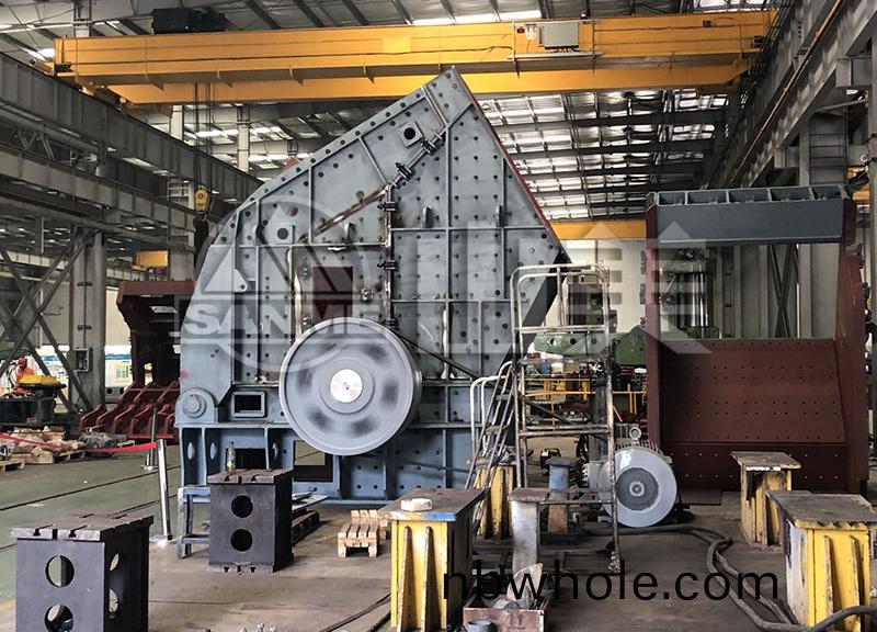 反(fan)擊(ji)式(shi)破碎機