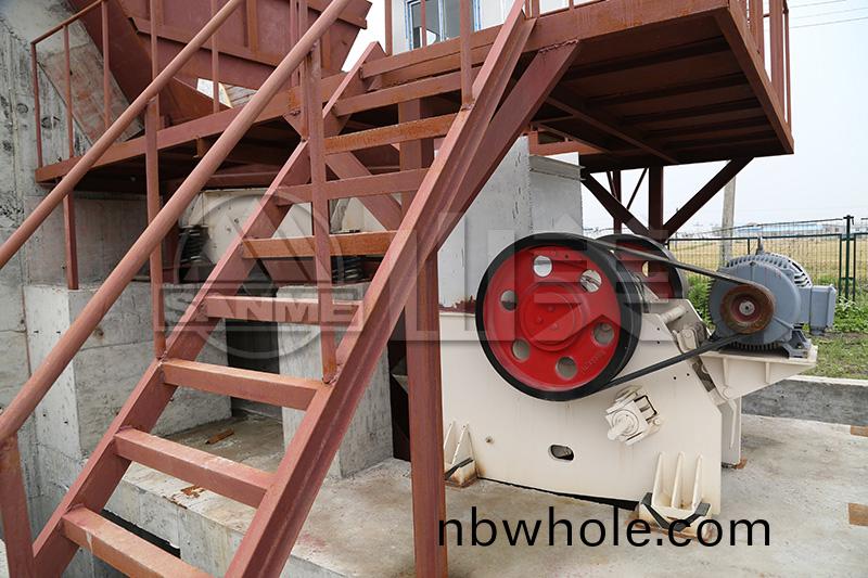 顎式(shi)破碎(sui)機